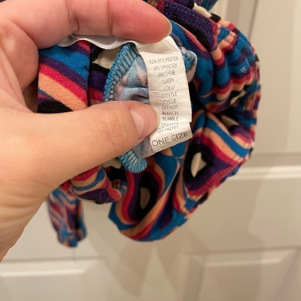 LuLaRoe Multicolor Unique Geometric Patterns  Leggings One Size
Condition 7/10 - Picture 3 of 8